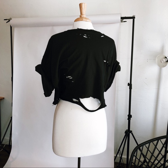 NEW 🥀 Cropped Distressed Tee’s - Picture 4 of 5